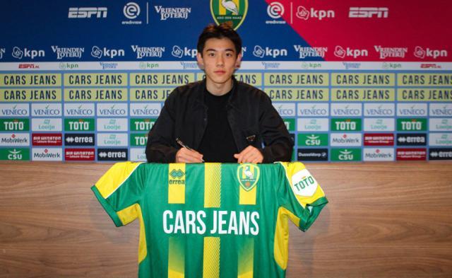 世界杯客户端更新下载-李嗣镕签海牙破圈登热搜 网友:帅到可以原谅国足