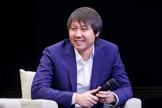 世界杯官方直播软件下载-从得主变嘉宾 李铁盛赞中国金球奖传递榜样的力量